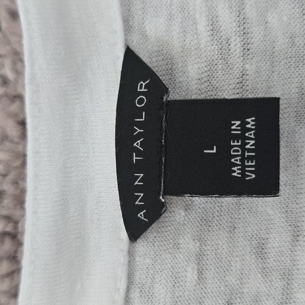 Bundle - Four Ann Taylor Tshirts - Picture 13 of 16